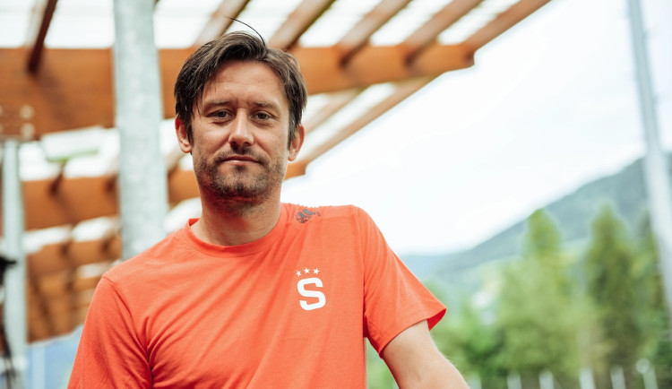 Rosický byl kvůli problémům se srdcem na jednotce intenzivní péče, teď se léčí doma